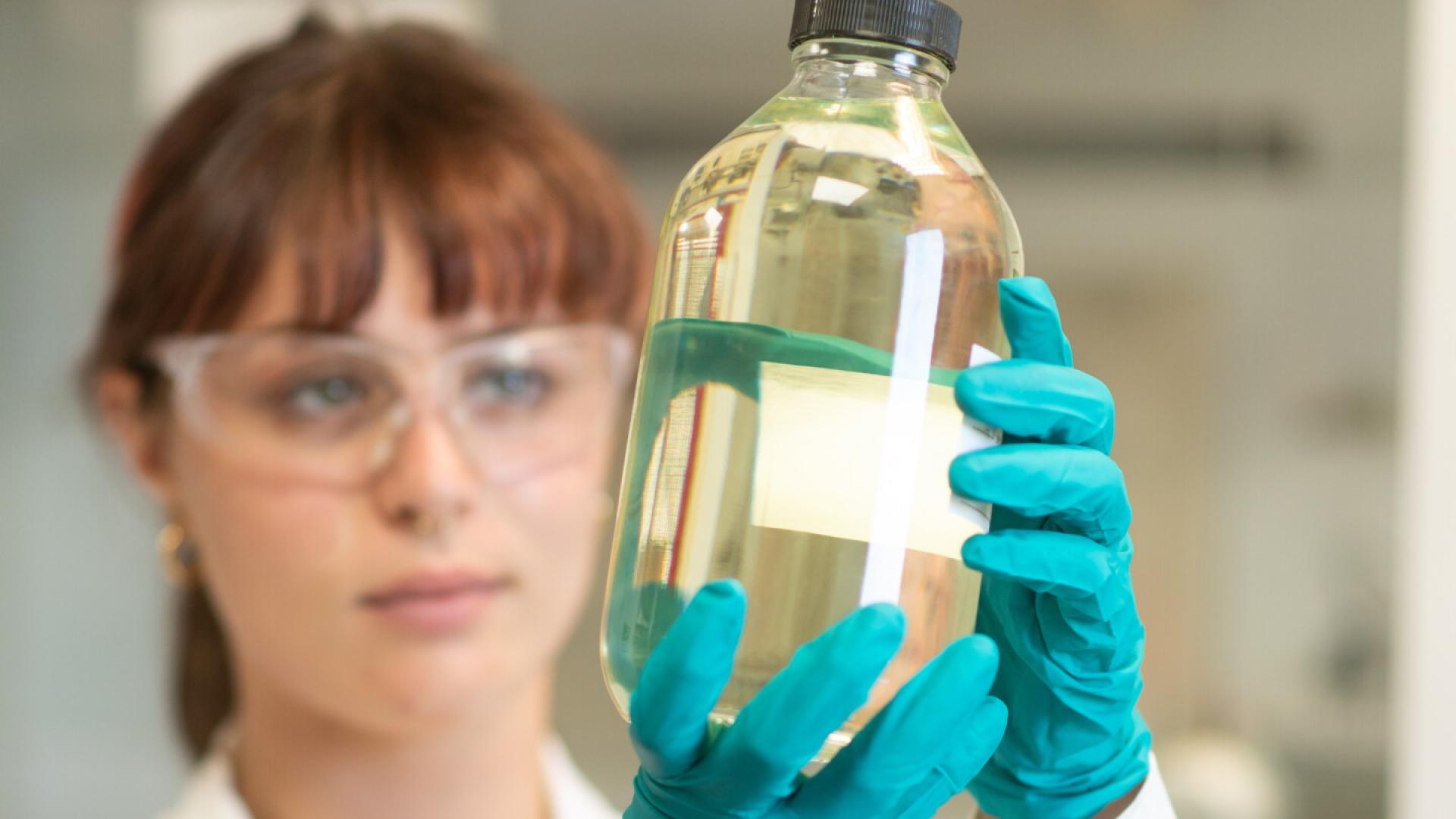 Dans les laboratoires de Speichim Processing © Séché Environnement